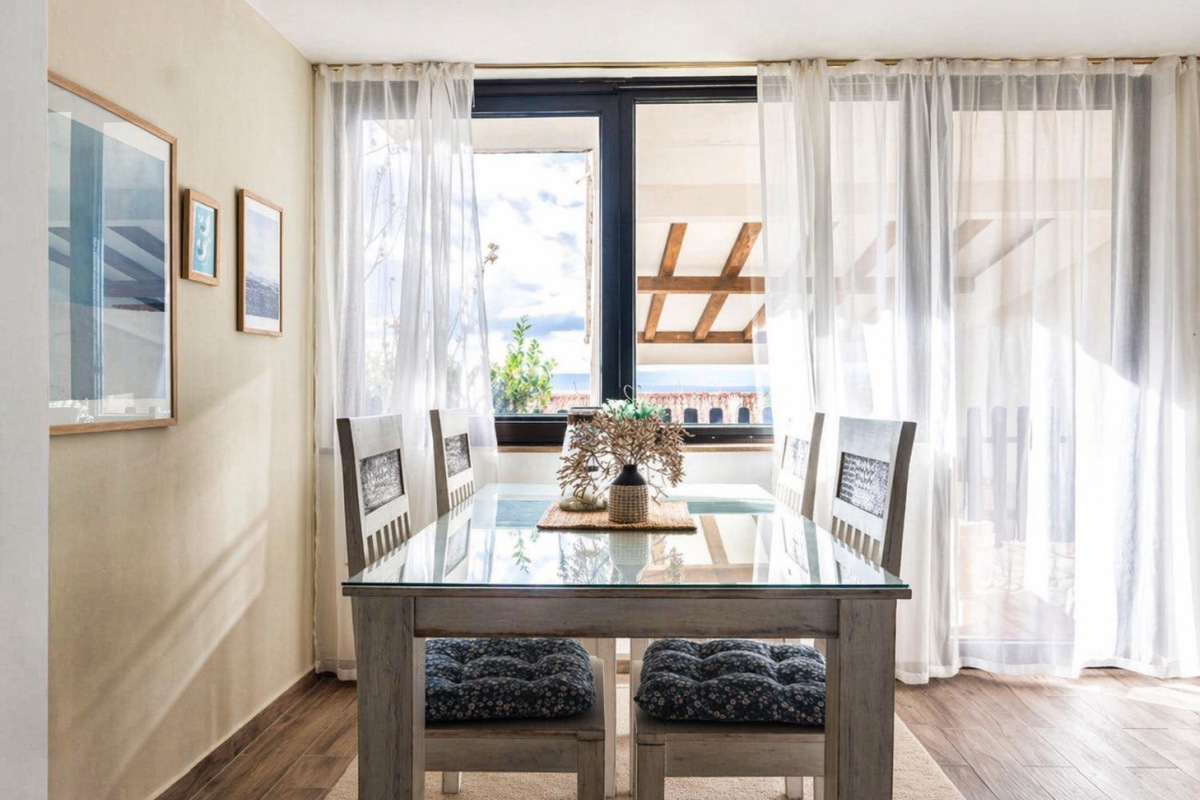 Casa con piscina e vista panoramica sul mare