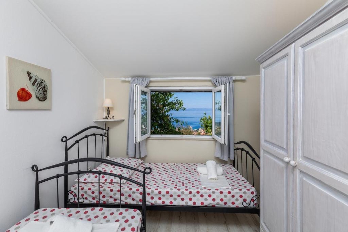 Casa con piscina e vista panoramica sul mare