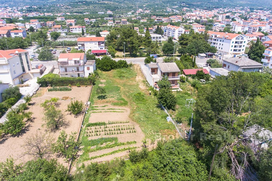 Terreno edificabile, seconda fila al mare, in vendita