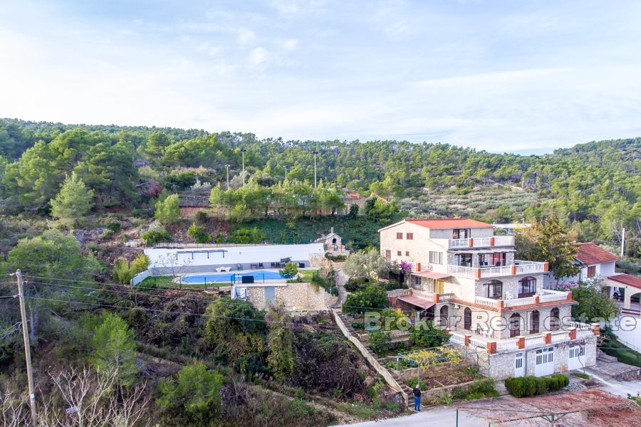 Palazzina con piscina