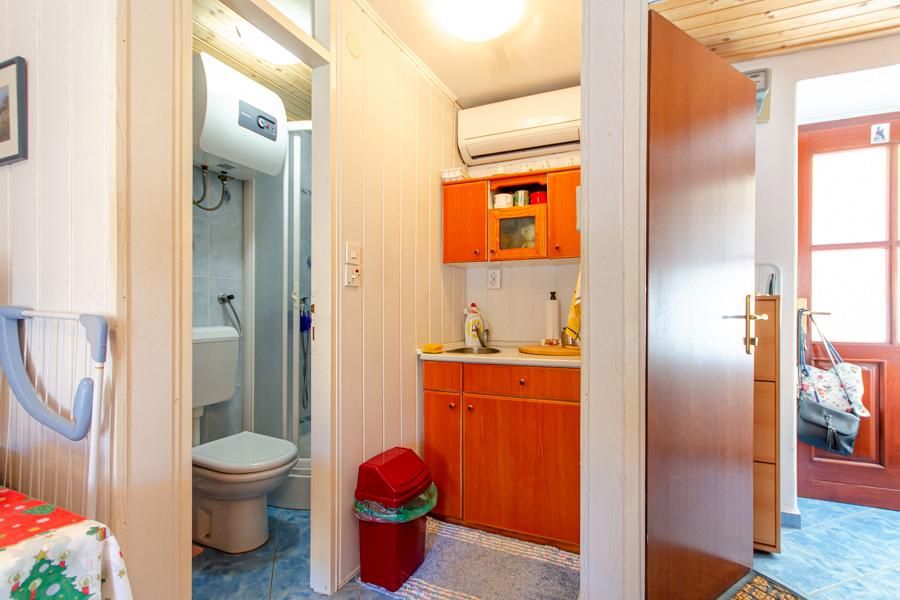 Casa in pietra sul lungomare