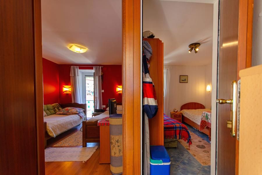 Casa in pietra sul lungomare