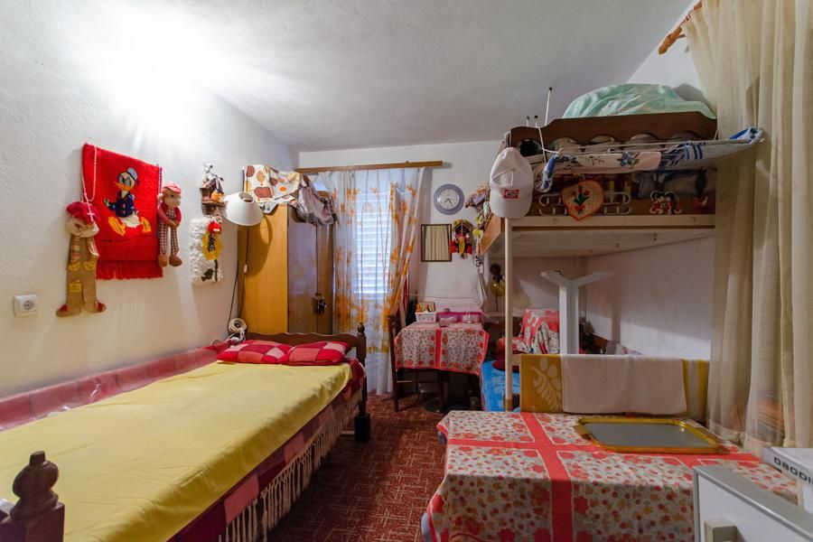 Casa in pietra sul lungomare