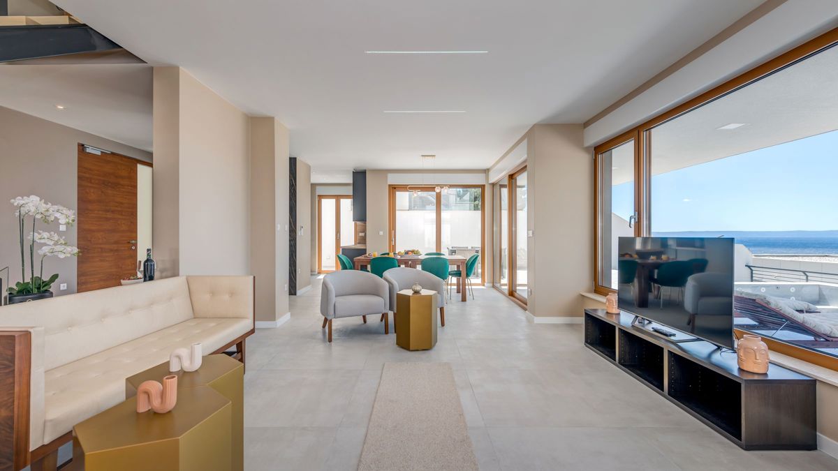 Villa con piscina e vista mare aperta