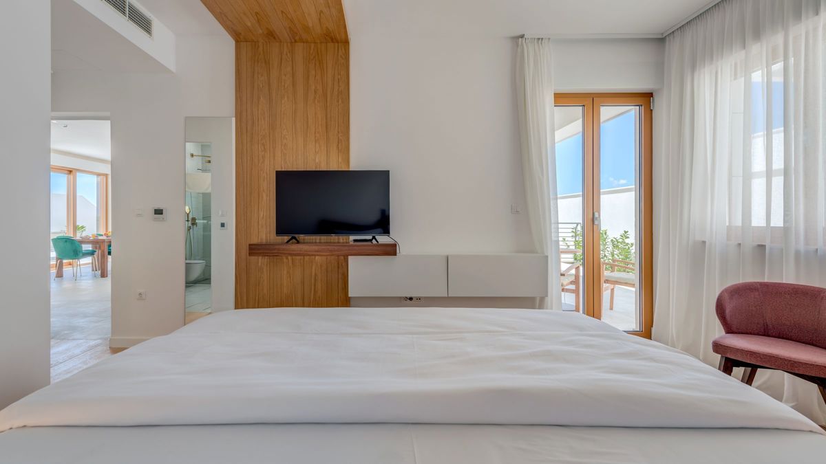 Villa con piscina e vista mare aperta