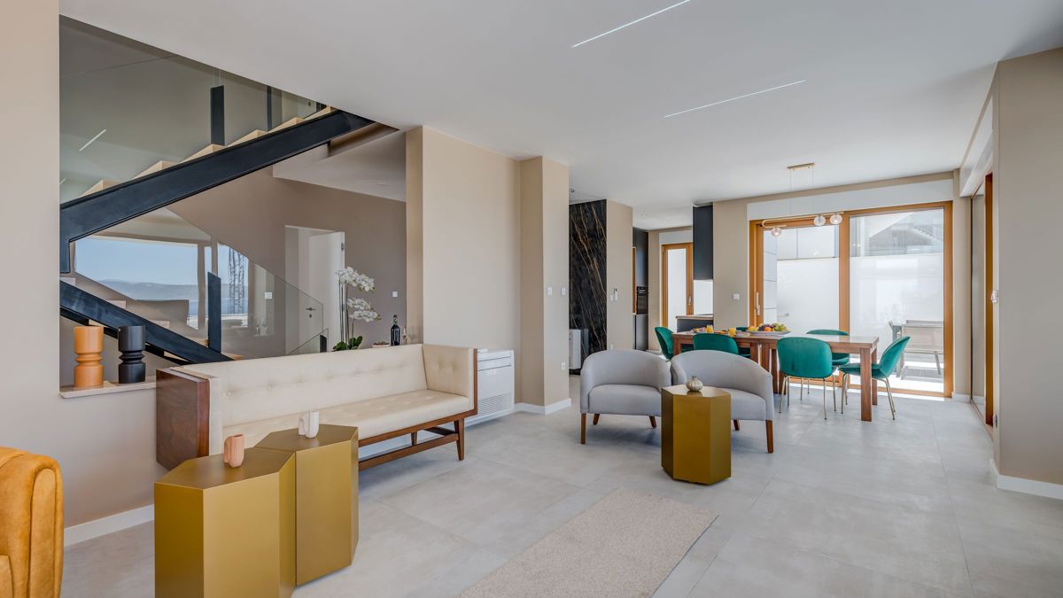 Villa con piscina e vista mare aperta