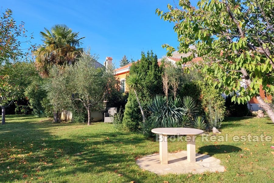 Casa con piscina e ampio giardino