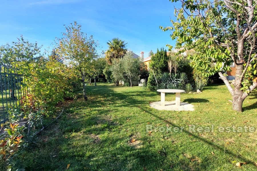 Casa con piscina e ampio giardino