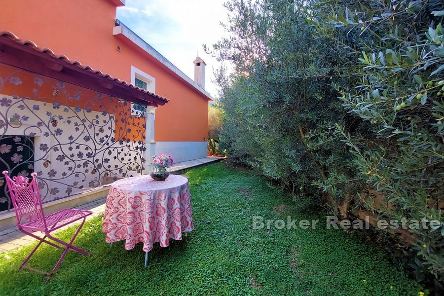 Casa con piscina e ampio giardino