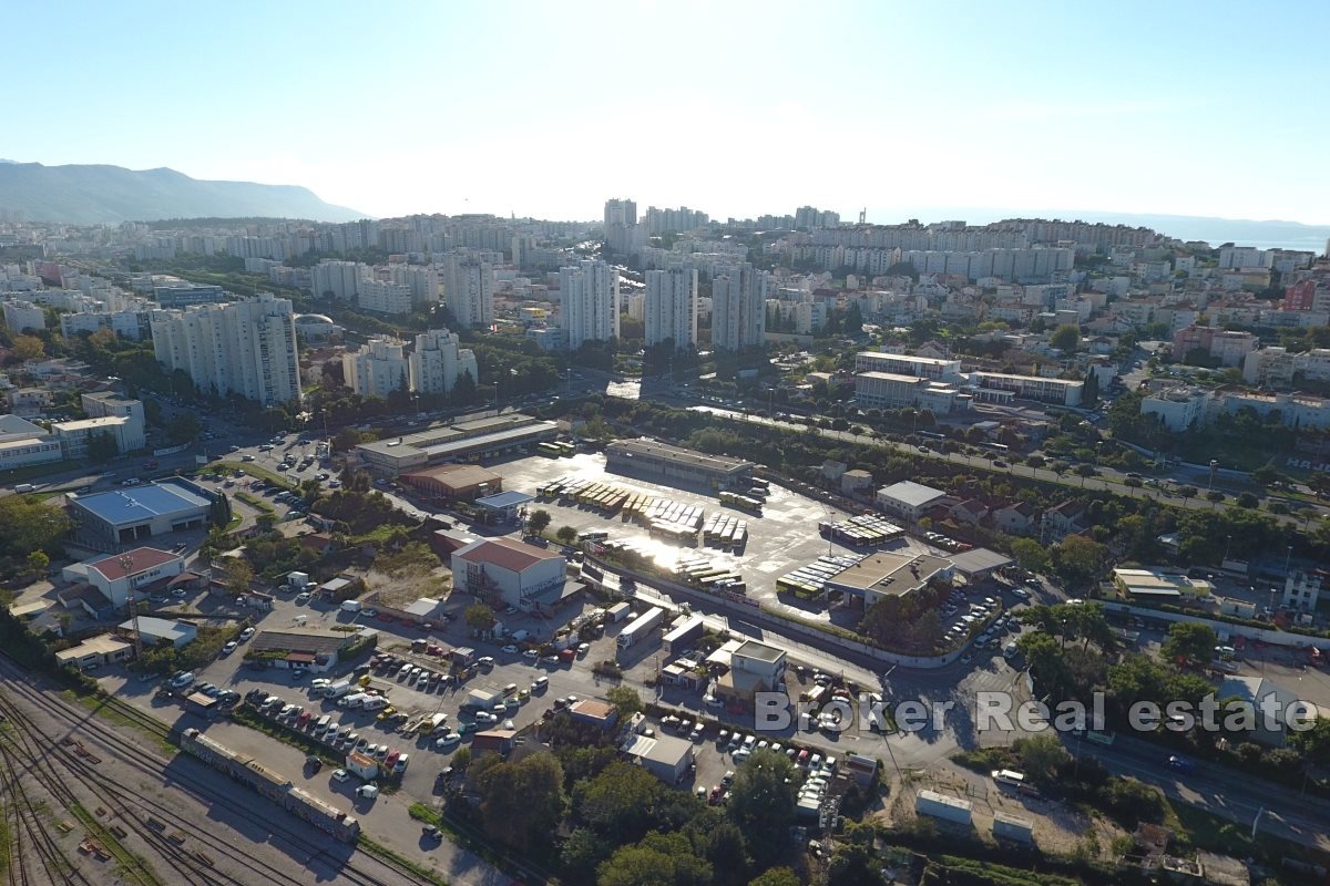 Terreno edificabile con impianti esistenti