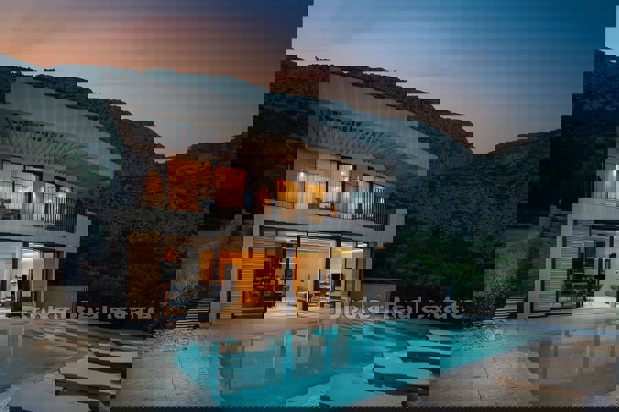 Villa di lusso con piscina