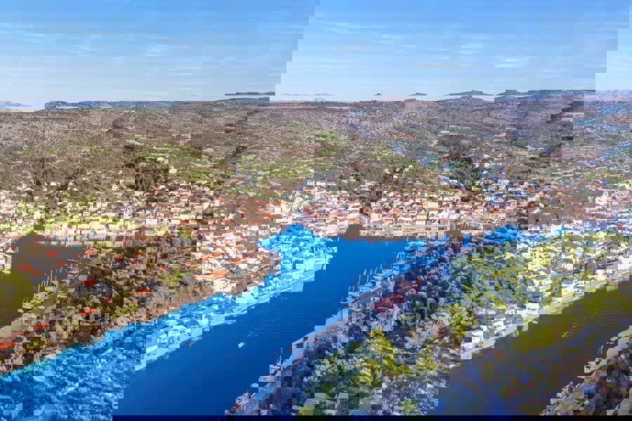 Ampio terreno edificabile con vista mare