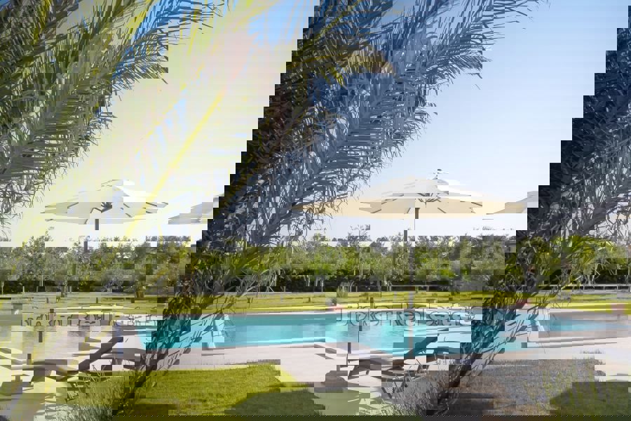 Villa moderna con piscina