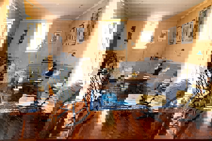 Casa in pietra con vista mare