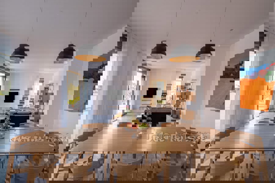 Villa di nuova costruzione con piscina e vista mare