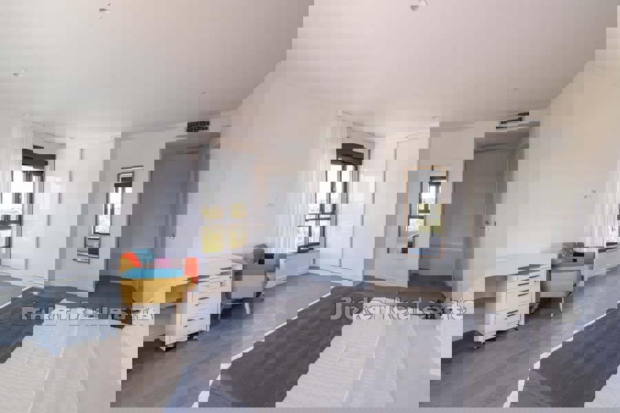 Villa di nuova costruzione con piscina e vista mare