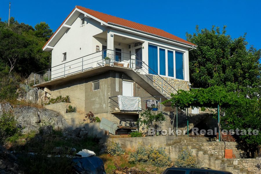 Casa indipendente con una bellissima vista sulla baia, in vendita