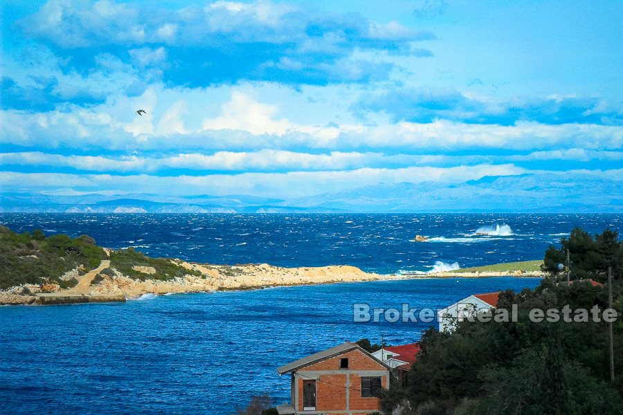 Casa indipendente con una bellissima vista sulla baia, in vendita