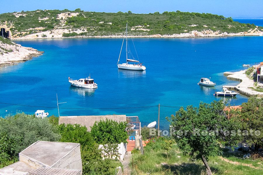 Casa indipendente con una bellissima vista sulla baia, in vendita