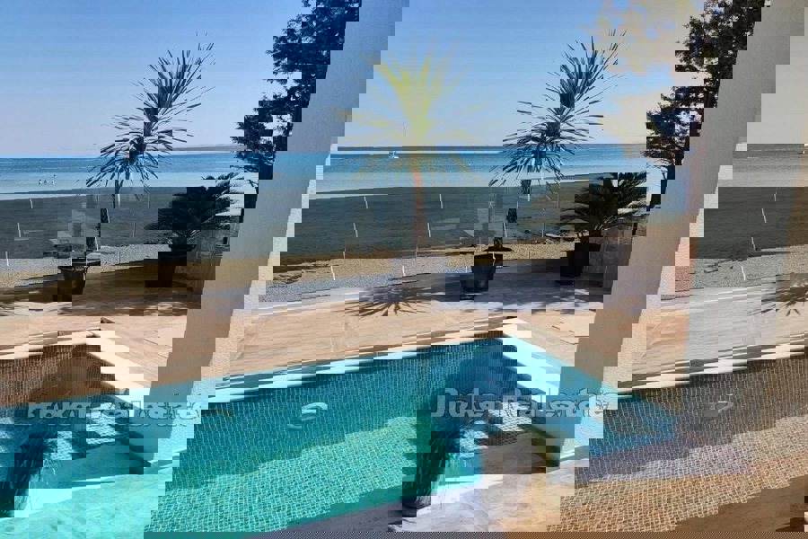 Nuova villa, prima fila al mare