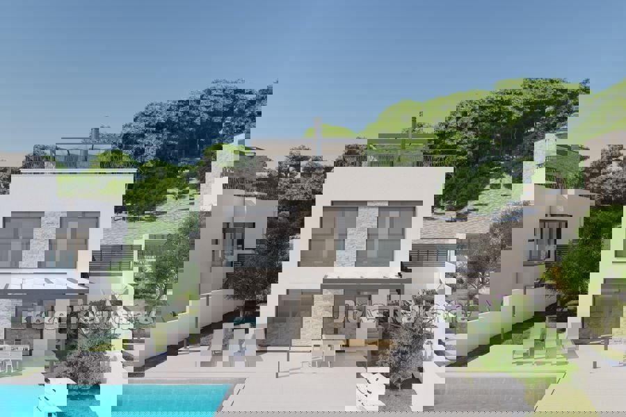 Villa di nuova costruzione con piscina in seconda fila al mare