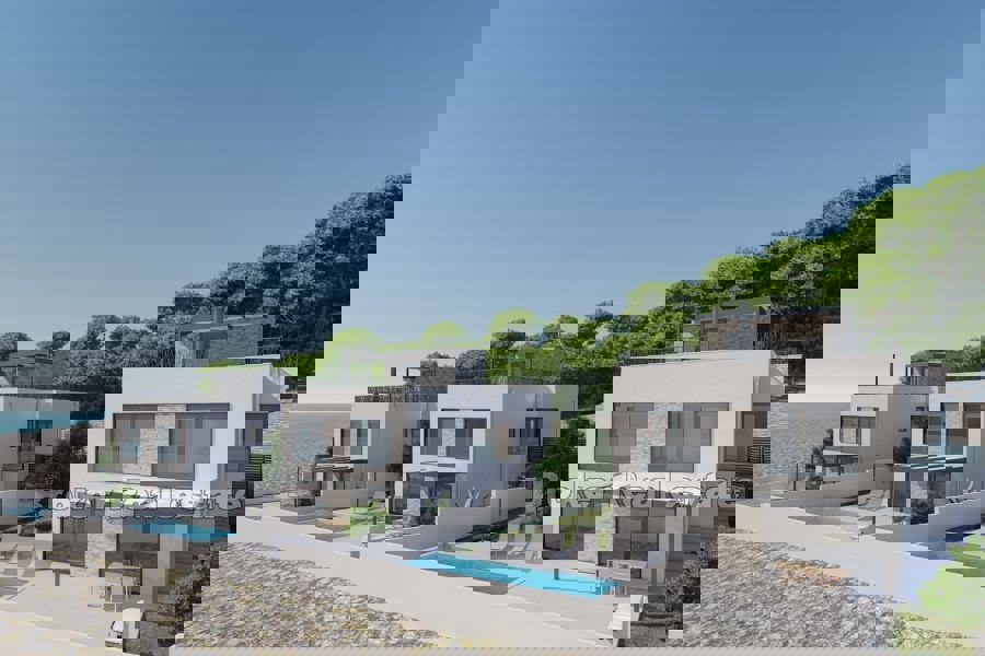 Villa di nuova costruzione con piscina in seconda fila al mare