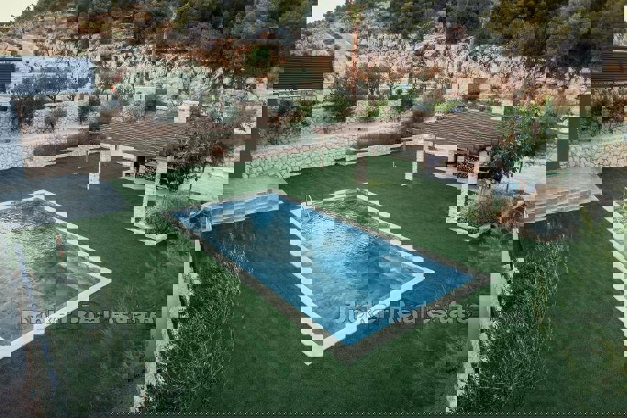 Esclusivo appartamento quadrilocale con piscina