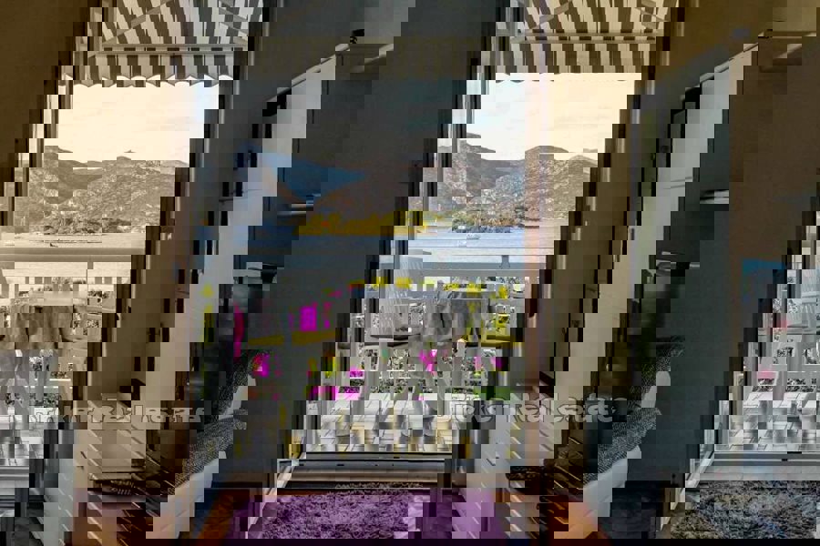 Casa in prima fila sul mare