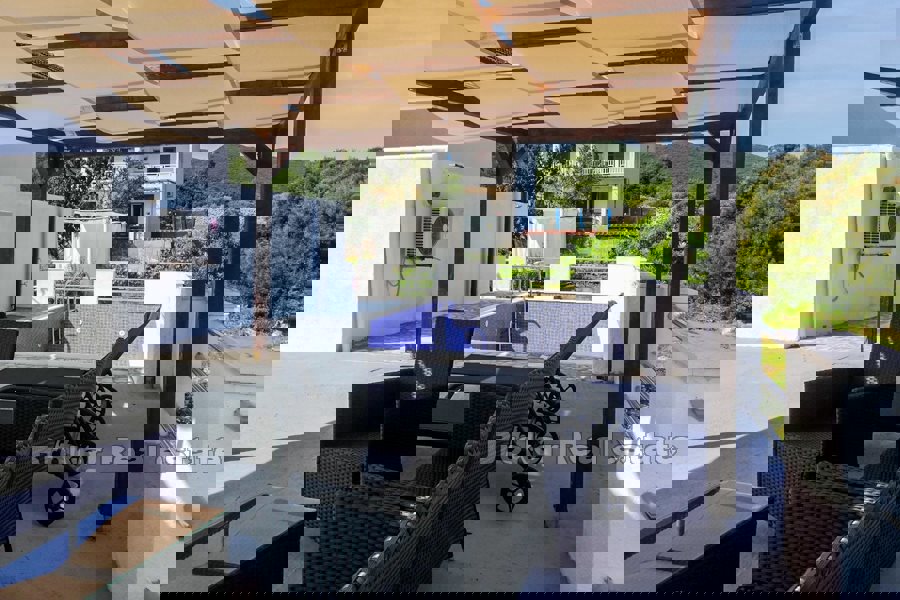 Casa in prima fila sul mare