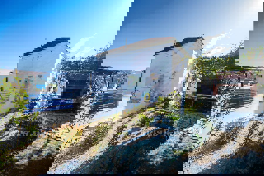 Casa in prima fila sul mare