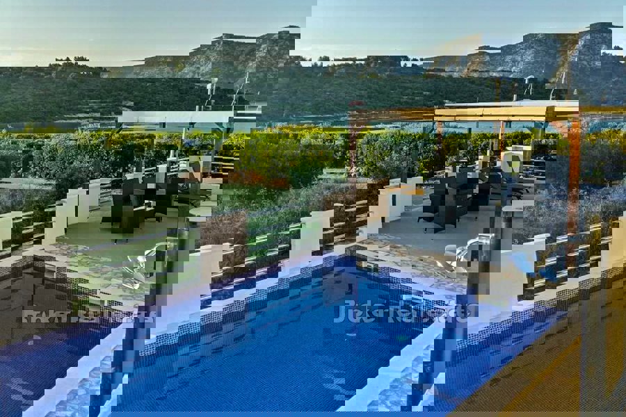 Casa in prima fila sul mare