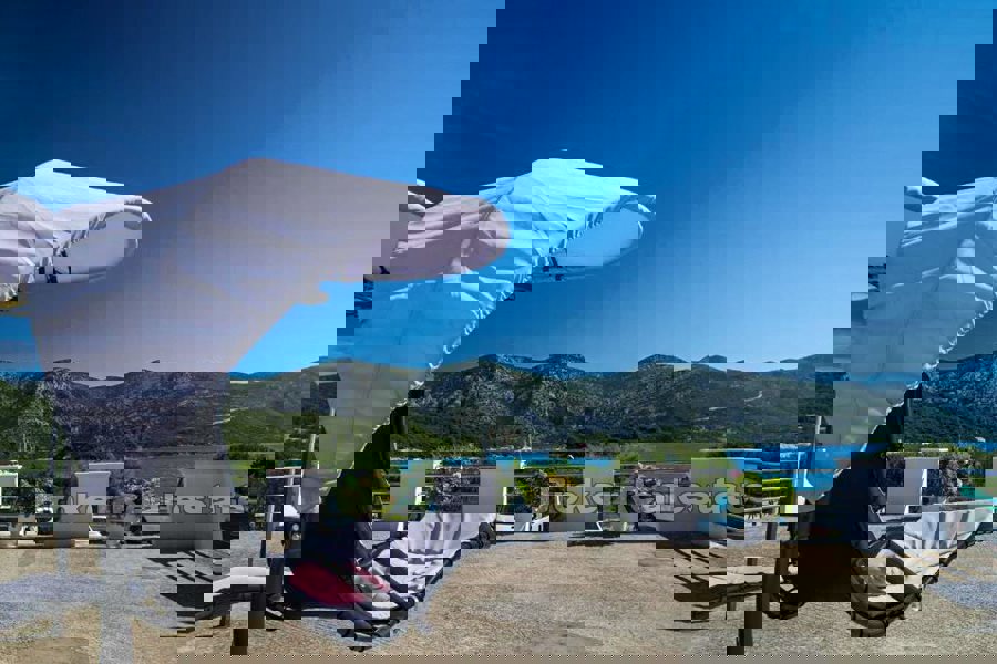 Casa in prima fila sul mare