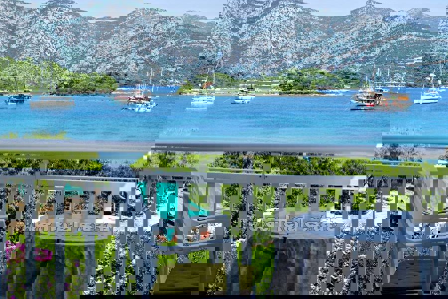 Casa in prima fila sul mare