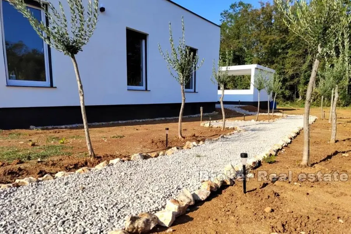 Casa moderna con piscina