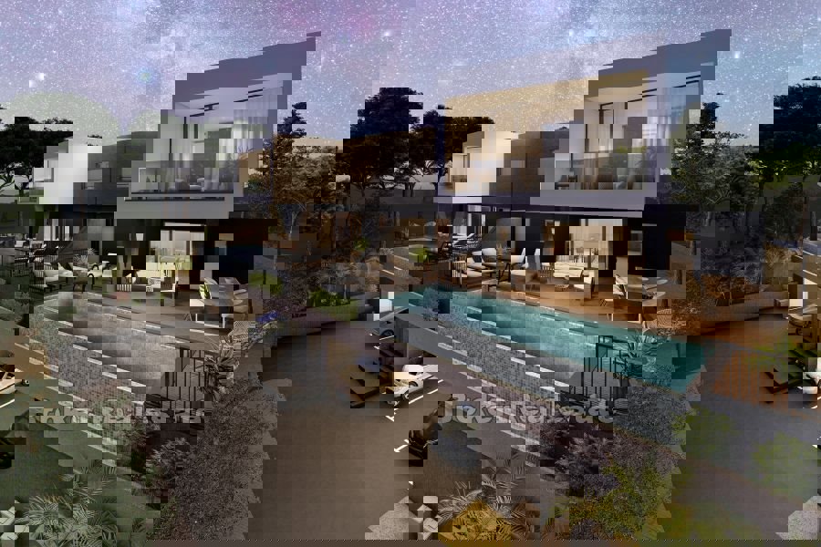 Villa bifamiliare di lusso con piscina