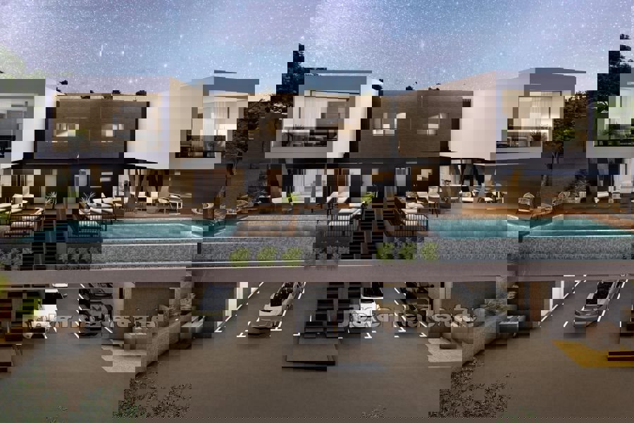 Villa bifamiliare di lusso con piscina