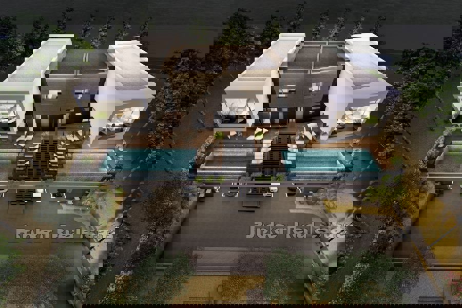 Villa bifamiliare di lusso con piscina