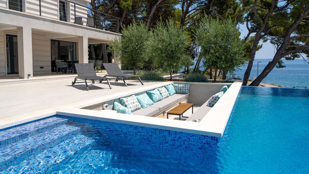 Villa di recente costruzione con piscina