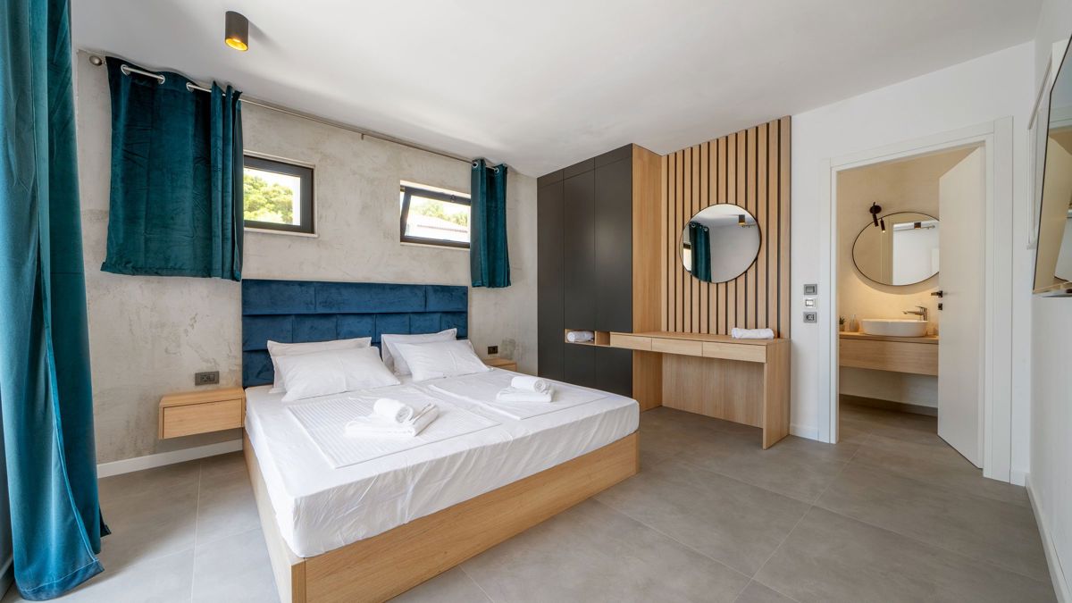 Villa di recente costruzione con piscina