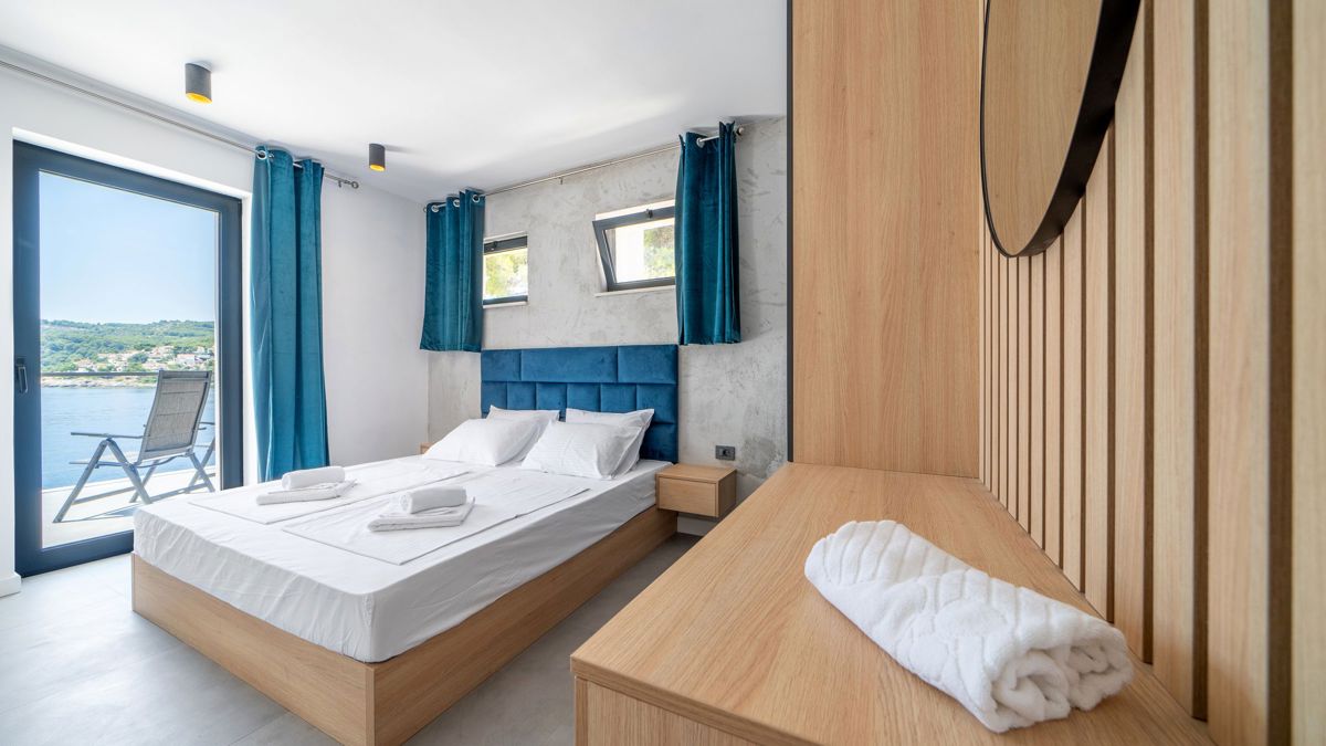 Villa di recente costruzione con piscina