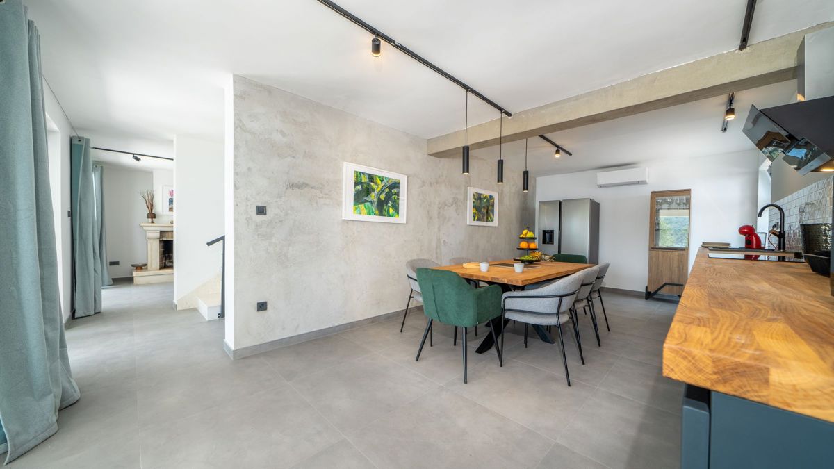 Villa di recente costruzione con piscina