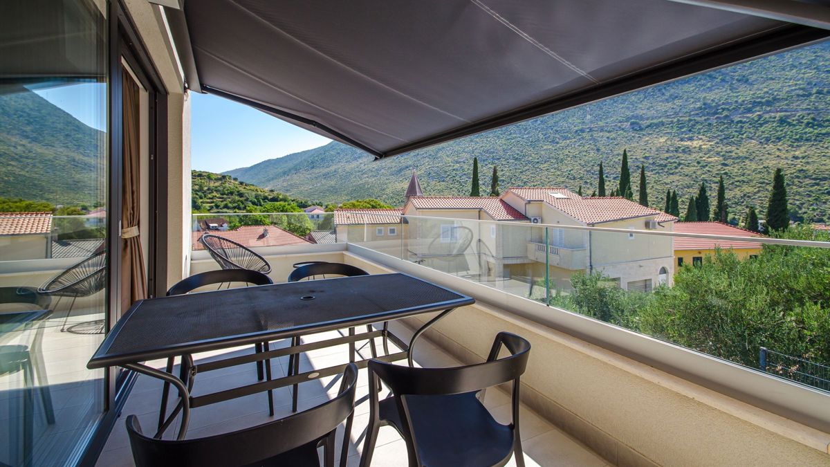 Villa di recente costruzione con piscina