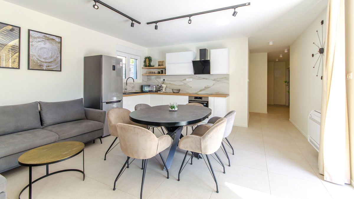 Villa di recente costruzione con piscina