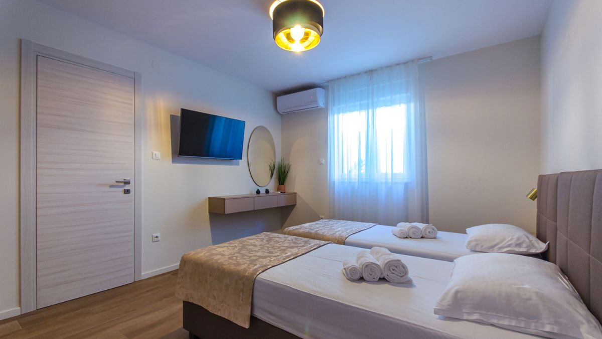 Villa di recente costruzione con piscina