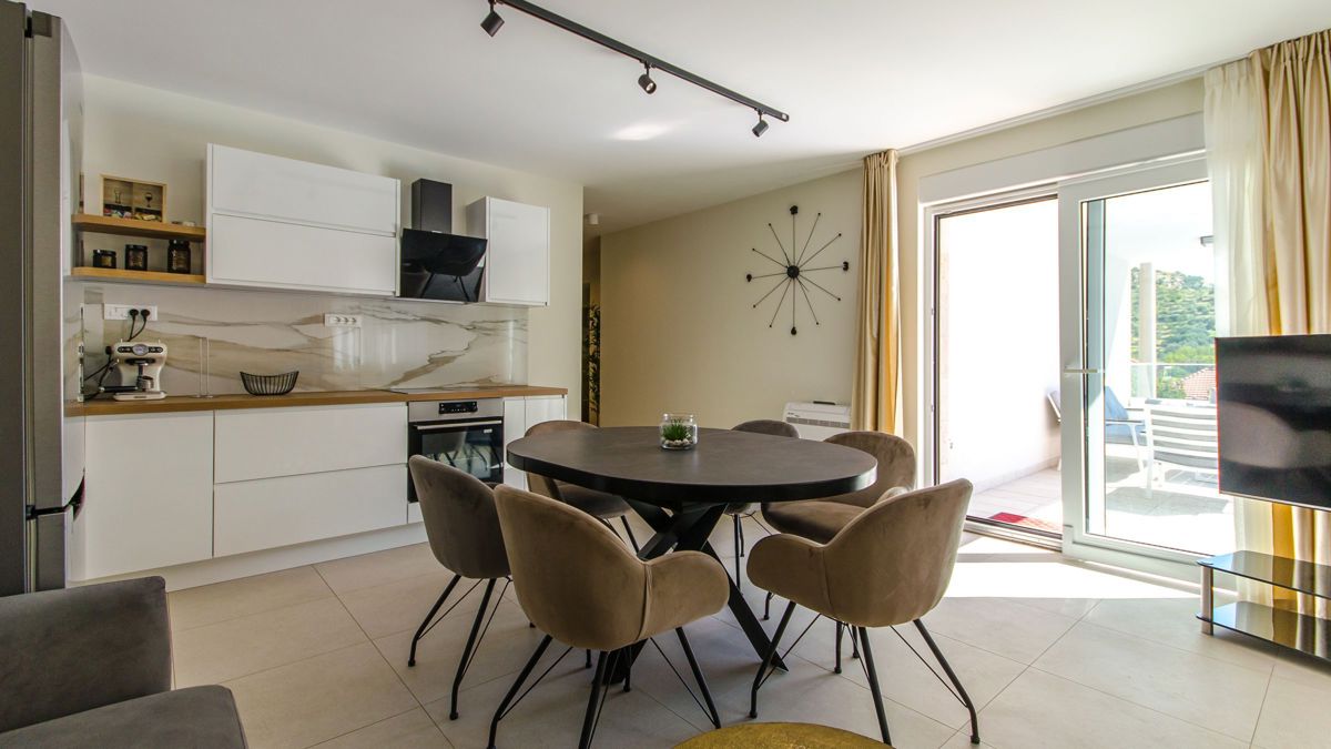 Villa di recente costruzione con piscina