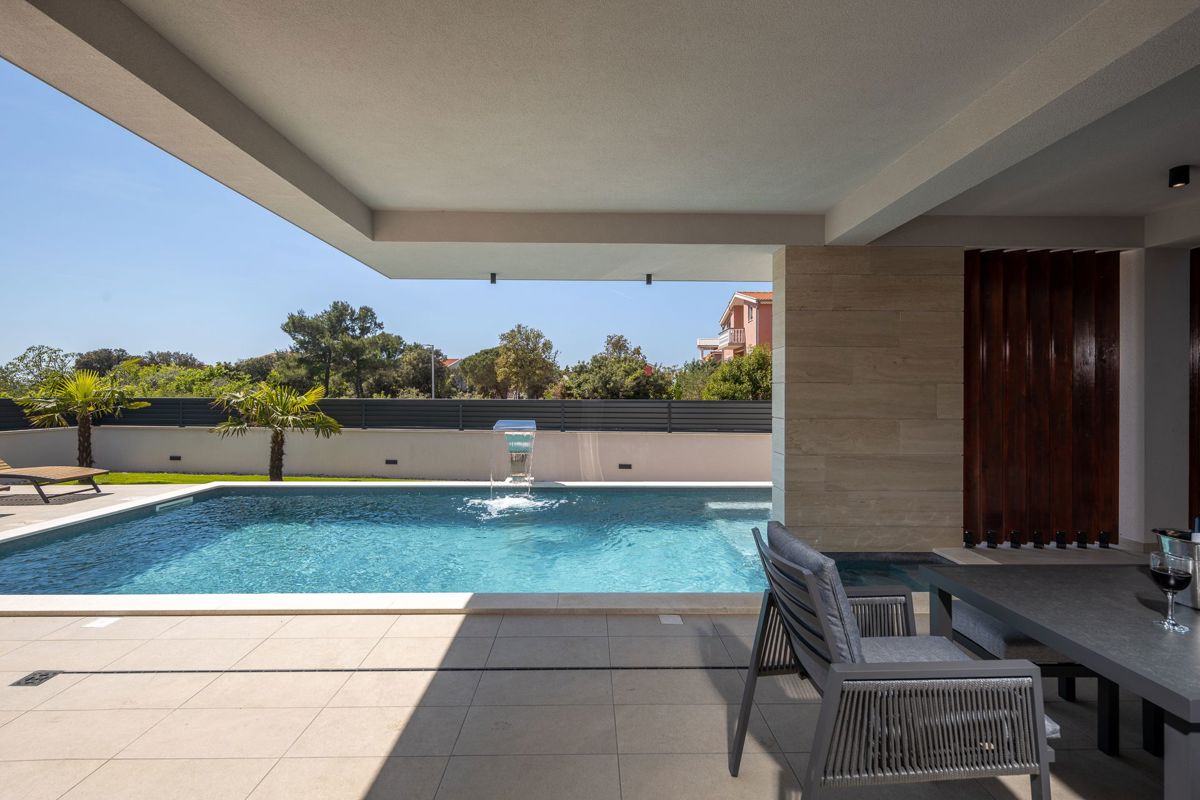 Villa di nuova costruzione con piscina poco distante dal mare