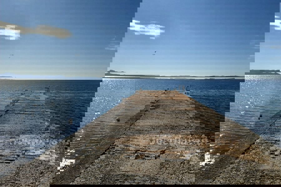 Piano terra da ristrutturare vicino al mare