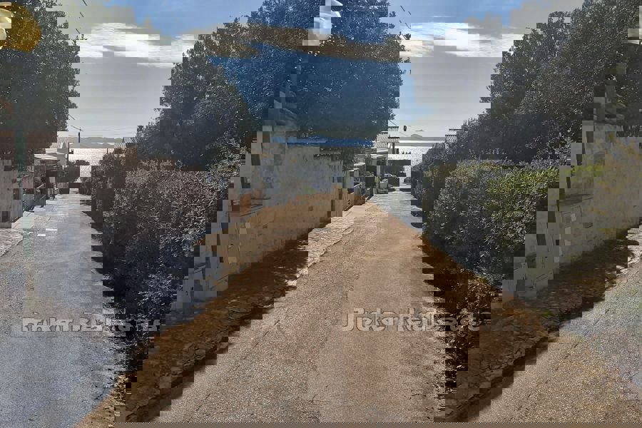 Piano terra da ristrutturare vicino al mare