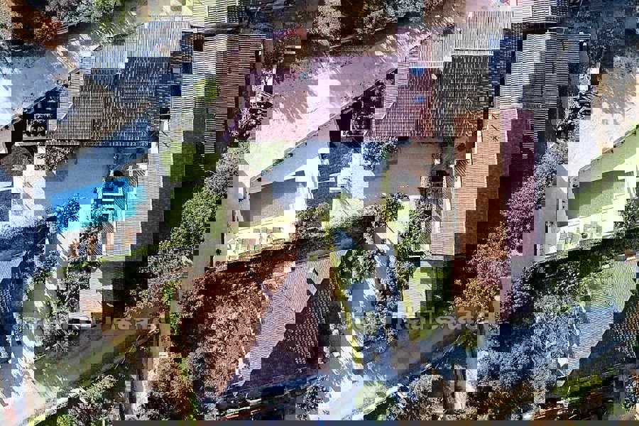 Casa in pietra con piscina vicino a Zara