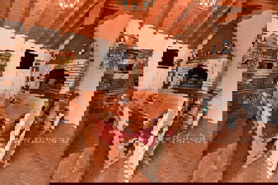 Casa in pietra con piscina vicino a Zara